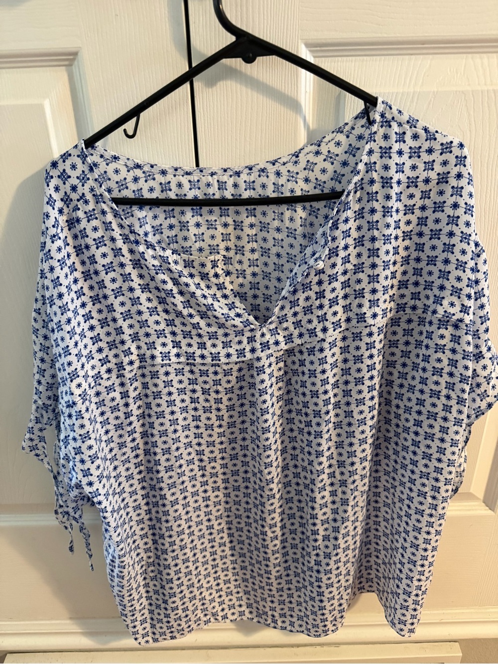 Women's Blue Patterned V-Neck Top